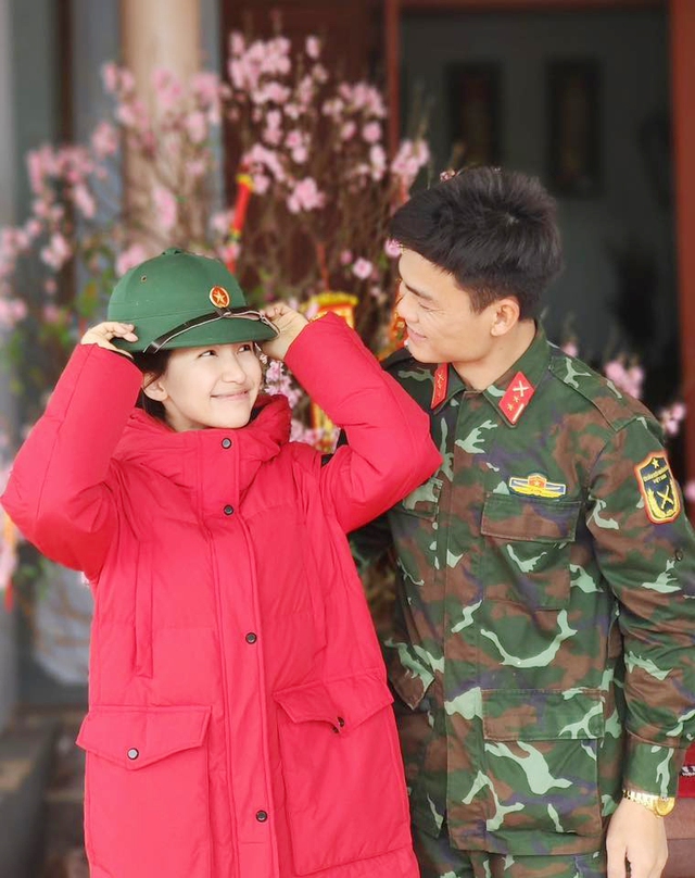 Khoảnh khắc đặc biệt giữa vị h&ocirc;n phu v&agrave; con trai của H&ograve;a Minzy nhận được sự quan t&acirc;m - Ảnh 1.