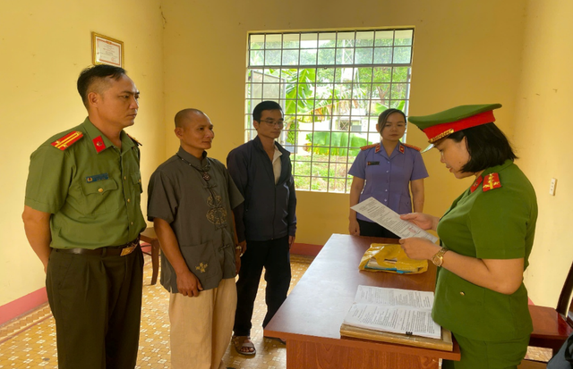 Bắt tạm giam g&atilde; đ&agrave;n &ocirc;ng giở tr&ograve; đồi bại với con g&aacute;i khuyết tật của chủ nh&agrave; - Ảnh 2.