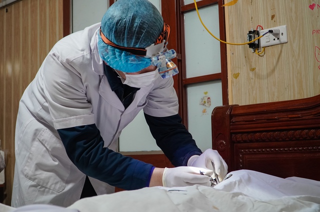 X&uacute;c động với một di nguyện của c&ocirc; g&aacute;i trẻ gi&uacute;p thắp s&aacute;ng cuộc đời người xa lạ- Ảnh 1.