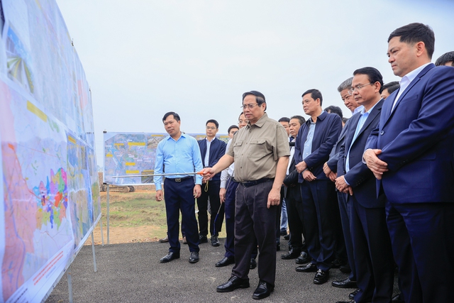 Thủ tướng: Ph&aacute;t triển kinh tế h&agrave;ng kh&ocirc;ng, khu thương mại tự do thế hệ mới tại s&acirc;n bay Gia B&igrave;nh- Ảnh 1.