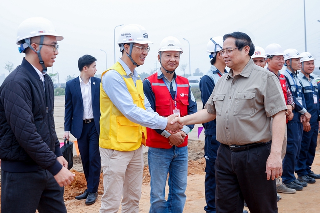 Thủ tướng: Ph&aacute;t triển kinh tế h&agrave;ng kh&ocirc;ng, khu thương mại tự do thế hệ mới tại s&acirc;n bay Gia B&igrave;nh- Ảnh 2.