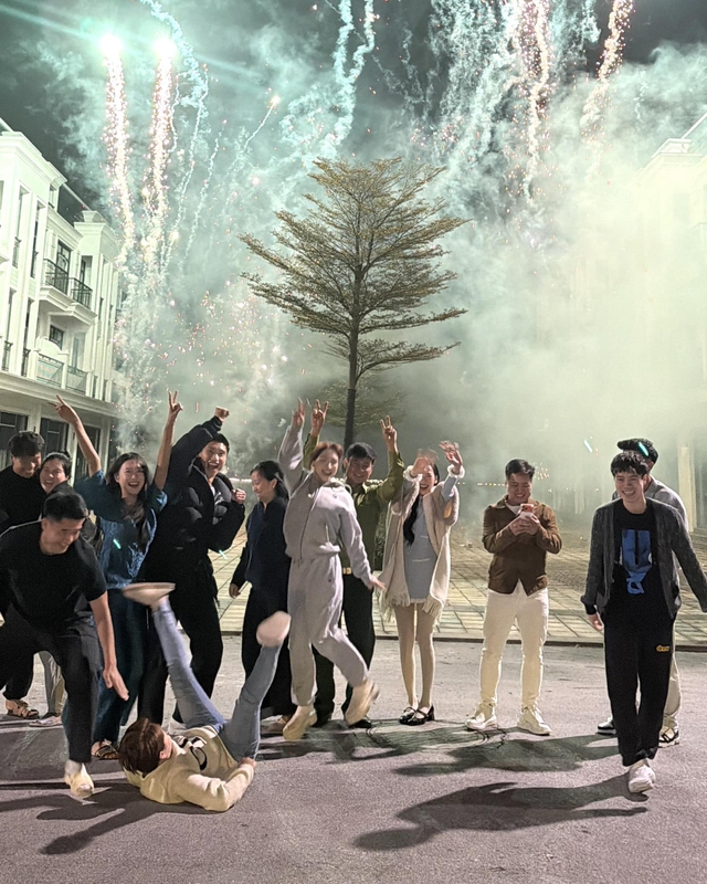 Chuyện t&igrave;nh y&ecirc;u đương k&iacute;n tiếng suốt 4 năm của H&ograve;a Minzy v&agrave; bạn trai qu&acirc;n nh&acirc;n - Ảnh 5.