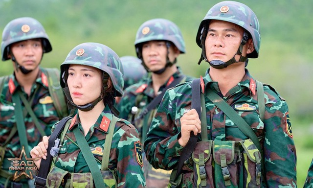 Chuyện t&igrave;nh y&ecirc;u đương k&iacute;n tiếng suốt 4 năm của H&ograve;a Minzy v&agrave; bạn trai qu&acirc;n nh&acirc;n - Ảnh 1.