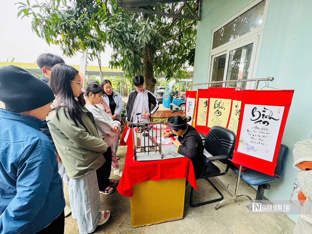 Không để du lịch tâm linh biến tướng, lợi dụng thành mê tín dị đoan- Ảnh 2. Không để du lịch tâm linh biến tướng, lợi dụng thành mê tín dị đoan- Ảnh 2.