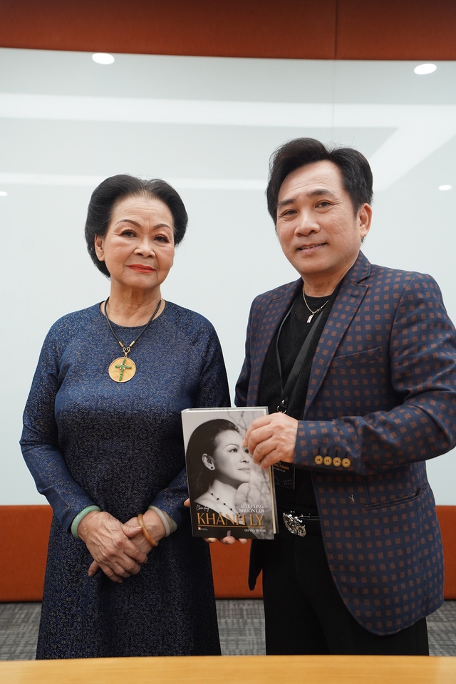 Danh ca Kh&aacute;nh Ly kể h&agrave;nh tr&igrave;nh 80 năm cuộc đời - Ảnh 1.