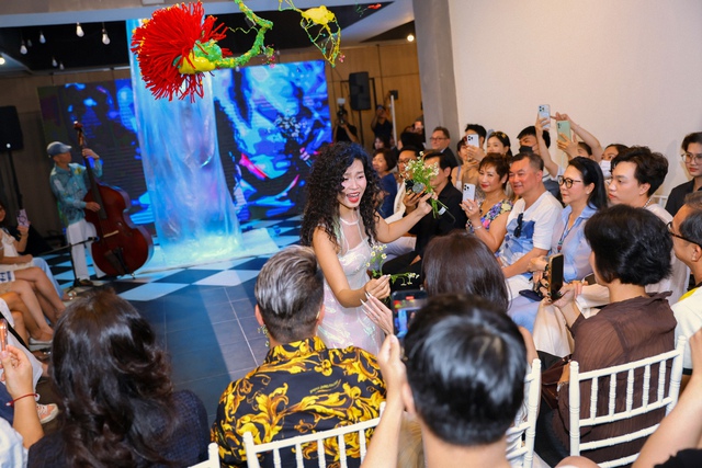 Nữ ca sĩ "đi&ecirc;n bậc nhất showbiz Việt": T&aacute;i xuất sau thời gian d&agrave;i vắng b&oacute;ng - Ảnh 5.