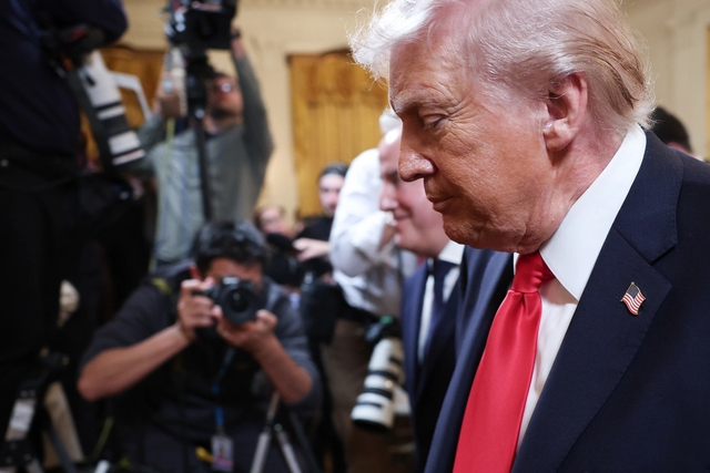 &Ocirc;ng Trump tuy&ecirc;n bố sẽ gi&aacute;ng đ&ograve;n "rất mạnh" sau khi tổng thống Iran khẳng định sẽ kh&ocirc;ng đầu h&agrave;ng - Ảnh 1.