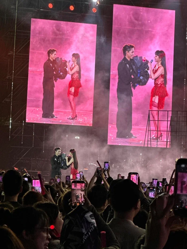 Ca sĩ B&iacute;ch Phương được bạn trai k&eacute;m tuổi tặng hoa hồng, c&ocirc;ng khai "về chung nh&agrave;" - Ảnh 2.