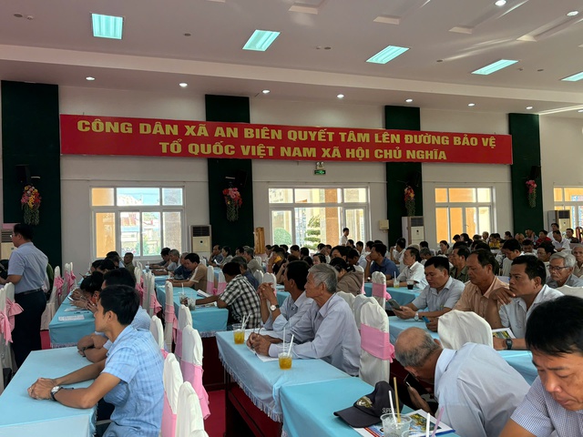 B&agrave; Nguyễn Quỳnh Li&ecirc;n tiếp x&uacute;c cử tri x&atilde; An Bi&ecirc;n, An T&acirc;y, tỉnh An Giang- Ảnh 1.