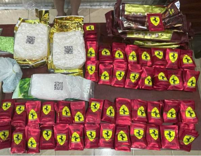 Triệt ph&aacute; đường d&acirc;y ma t&uacute;y ngụy trang đơn Shopee: Thu giữ gần 30kg &ldquo;h&agrave;ng trắng&rdquo;, 79 bị can bị truy tố- Ảnh 1.