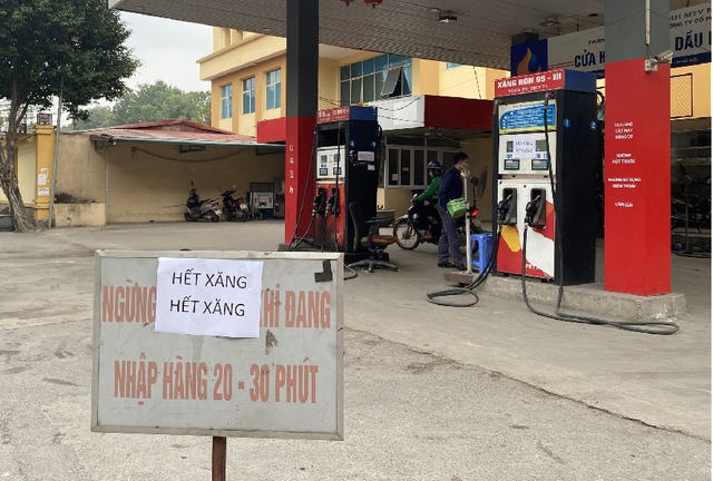 H&agrave; Nội y&ecirc;u cầu xử l&yacute; hoạt động b&aacute;n xăng dầu bằng chai, lọ, tiềm ẩn nguy cơ g&acirc;y ch&aacute;y nổ- Ảnh 1.