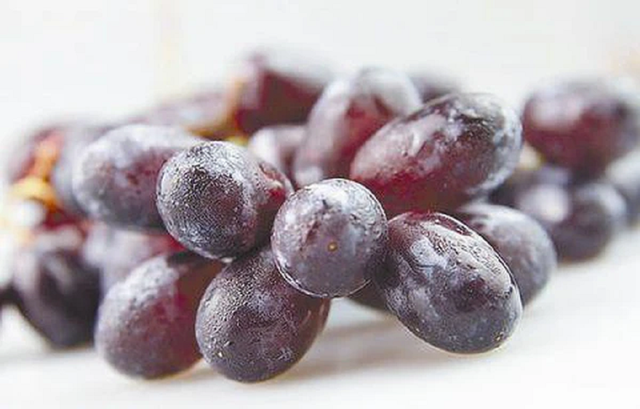 Loại quả dễ "tắm" thuốc trừ sâu, đi chợ đừng mua vội vàng - Ảnh 1.