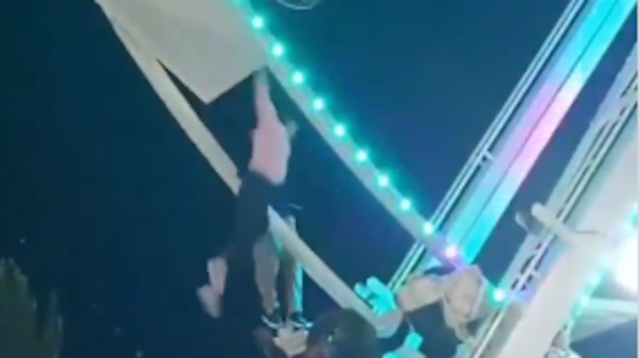 Trò chơi gặp trục trặc, người phụ nữ rơi từ trên cao xuống - Ảnh 1.