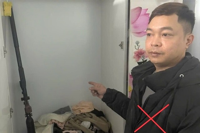 Khởi tố người đ&agrave;n &ocirc;ng giấu s&uacute;ng qu&acirc;n dụng v&agrave; 400 vi&ecirc;n đạn trong ph&ograve;ng trọ- Ảnh 1.