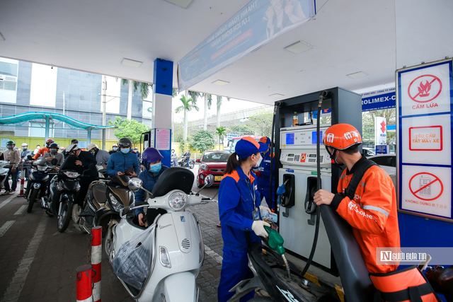 H&agrave; Nội y&ecirc;u cầu kh&ocirc;ng để cửa h&agrave;ng xăng dầu tự &yacute; đ&oacute;ng cửa- Ảnh 1.