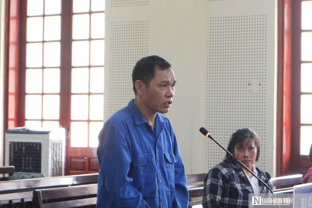 Vết thương l&ograve;ng của người phụ nữ bị chồng cũ ch&eacute;m trọng thương - Ảnh 1.