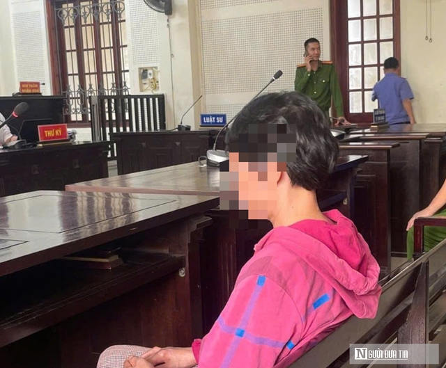 Vết thương l&ograve;ng của người phụ nữ bị chồng cũ ch&eacute;m trọng thương - Ảnh 2.