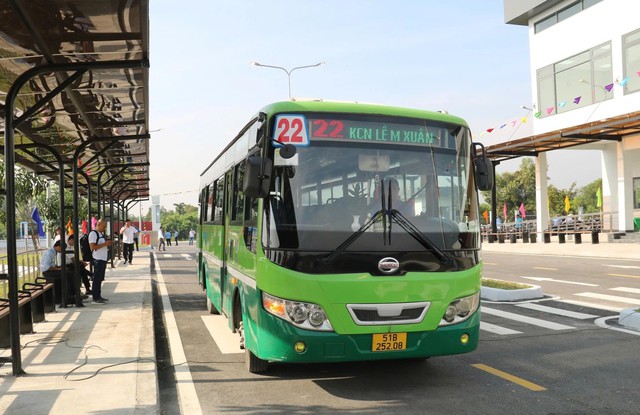 Miễn ph&iacute; xe bu&yacute;t: &ldquo;Ch&uacute;ng ta c&oacute; cần xa xỉ qu&aacute; sớm thế kh&ocirc;ng?&rdquo; - Ảnh 2.