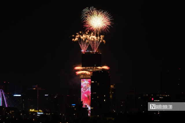 Tp.HCM bắn ph&aacute;o hoa 7 điểm dịp 30/4, k&eacute;o d&agrave;i chuỗi hoạt động &ldquo;Non s&ocirc;ng thống nhất&rdquo; - Ảnh 1.