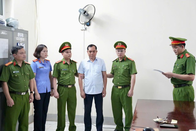 Ph&uacute; Thọ: Bắt nguy&ecirc;n Chủ tịch UBND Tp.Ph&uacute;c Y&ecirc;n do li&ecirc;n quan đến "x&atilde; hội đen" - Ảnh 1.