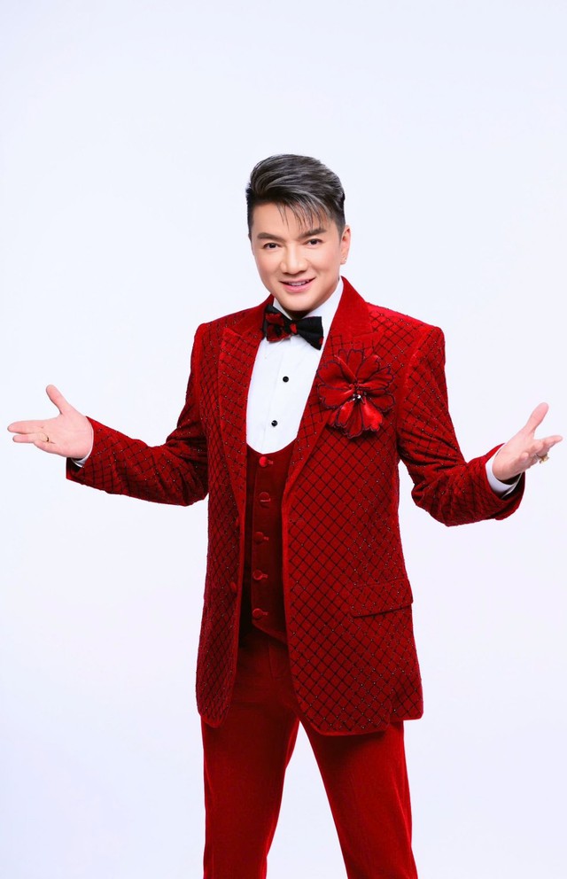 "Ông hoàng nhạc Việt" sống cảnh "gà trống nuôi con", ở tuổi U60 mở quán bán thêm cafe- Ảnh 1. "Ông hoàng nhạc Việt" sống cảnh "gà trống nuôi con", ở tuổi U60 mở quán bán thêm cafe- Ảnh 1.