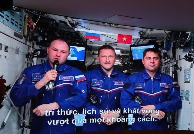 Lời ch&agrave;o Việt Nam từ Trạm Vũ trụ quốc tế  - Ảnh 1.