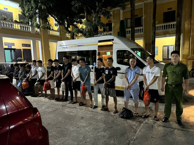 Cảnh b&aacute;o thủ đoạn mua b&aacute;n người n&uacute;p b&oacute;ng tuyển nh&acirc;n vi&ecirc;n qu&aacute;n karaoke - Ảnh 1.