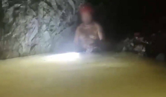 Giải cứu người đàn ông mắc kẹt gần 14 ngày trong hầm mỏ - Ảnh 1.