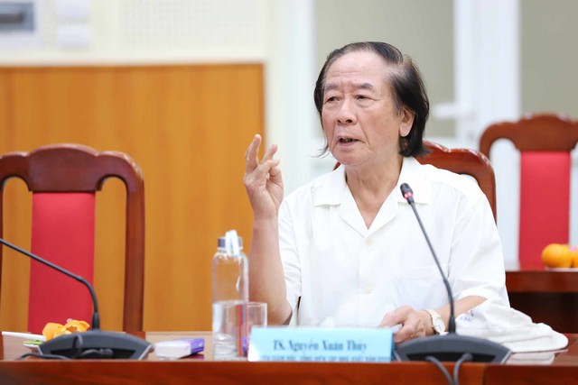 Miễn ph&iacute; xe bu&yacute;t: &ldquo;Ch&uacute;ng ta c&oacute; cần xa xỉ qu&aacute; sớm thế kh&ocirc;ng?&rdquo; - Ảnh 1.