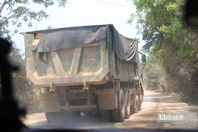 Tai nạn thương tâm, CSGT vào cuộc xử lý dàn xe Howo gây ám ảnh với người dân- Ảnh 5. Tai nạn thương tâm, CSGT vào cuộc xử lý dàn xe Howo gây ám ảnh với người dân- Ảnh 5.