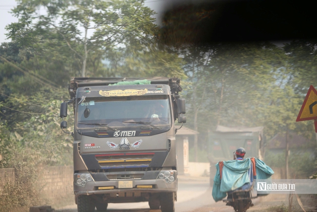 Tai nạn thương tâm, CSGT vào cuộc xử lý dàn xe Howo gây ám ảnh với người dân- Ảnh 3. Tai nạn thương tâm, CSGT vào cuộc xử lý dàn xe Howo gây ám ảnh với người dân- Ảnh 3.