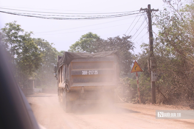 Tai nạn thương tâm, CSGT vào cuộc xử lý dàn xe Howo gây ám ảnh với người dân- Ảnh 9. Tai nạn thương tâm, CSGT vào cuộc xử lý dàn xe Howo gây ám ảnh với người dân- Ảnh 9.