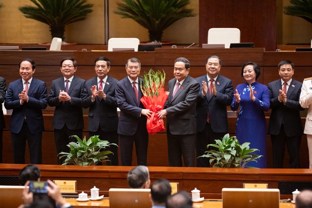 Chủ tịch Quốc hội k&yacute; ban h&agrave;nh c&aacute;c Nghị quyết của Quốc hội kh&oacute;a XVI về c&ocirc;ng t&aacute;c nh&acirc;n sự- Ảnh 2.