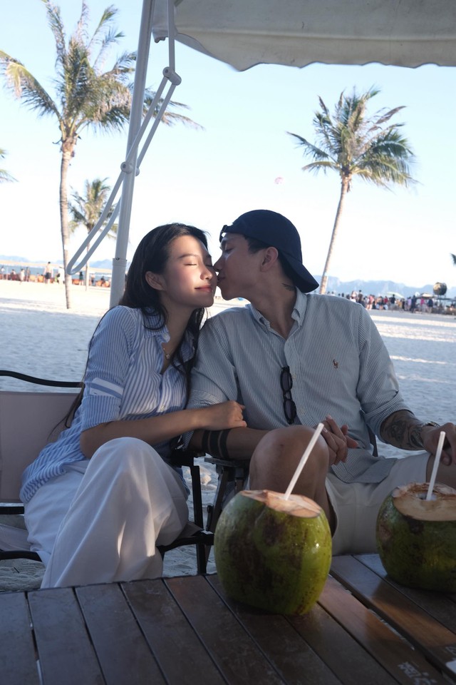 Chuyện g&igrave; xảy ra khi "s&oacute;ng gi&oacute;" bủa v&acirc;y cặp đ&ocirc;i hot nhất, nh&igrave; l&agrave;ng b&oacute;ng đ&aacute;? - Ảnh 2.