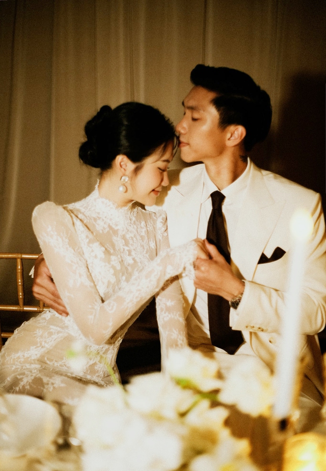 Chuyện g&igrave; xảy ra khi "s&oacute;ng gi&oacute;" bủa v&acirc;y cặp đ&ocirc;i hot nhất, nh&igrave; l&agrave;ng b&oacute;ng đ&aacute;? - Ảnh 4.