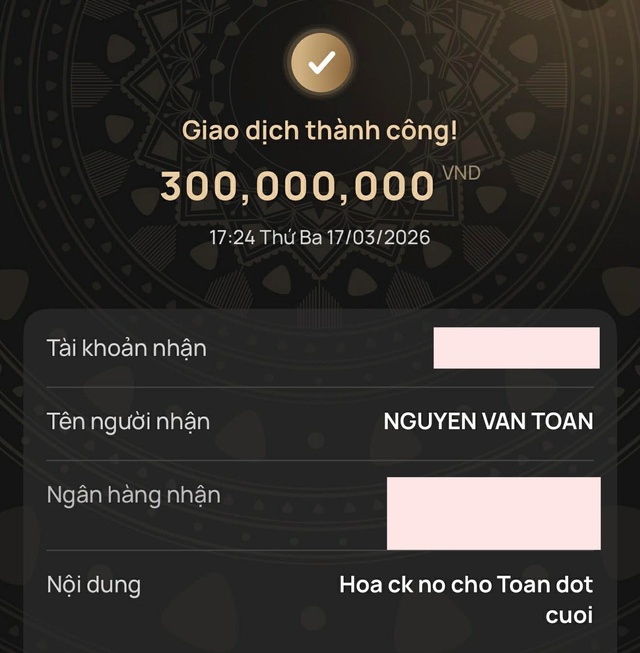 Ca sĩ H&ograve;a Minzy tặng Văn To&agrave;n ba l&ocirc; gi&aacute; trị cả ngh&igrave;n USD - Ảnh 1.
