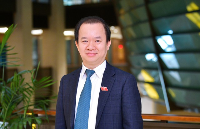 Giữ vững "ngọn đ&egrave;n" của sự thật- Ảnh 1.