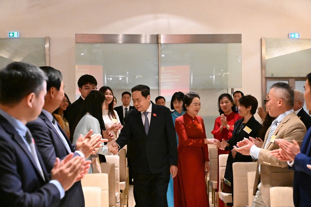 Chủ tịch Quốc hội th&ocirc;ng tin về t&igrave;nh h&igrave;nh Việt Nam với kiều b&agrave;o tại Italia - Ảnh 2.