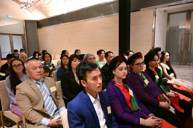 Chủ tịch Quốc hội th&ocirc;ng tin về t&igrave;nh h&igrave;nh Việt Nam với kiều b&agrave;o tại Italia - Ảnh 3.