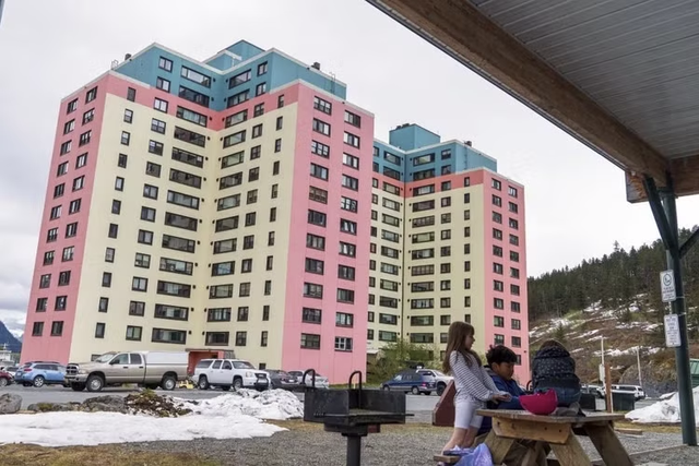 Nơi cư d&acirc;n chỉ sống trong chung cư, về nh&agrave; trước 22h - Ảnh 2.