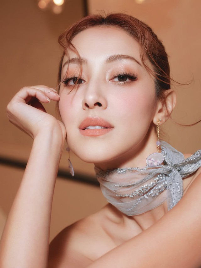 Hoa hậu gi&agrave;u bậc nhất show Đạp Gi&oacute;: Sở hữu 4.800 tỷ v&agrave; l&yacute; do giữ chồng t&agrave;i tử ở nh&agrave; suốt 8 năm - Ảnh 2.