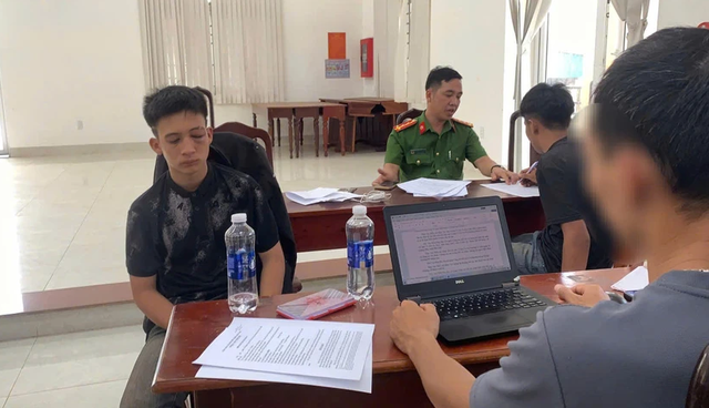 Hi hữu trộm &ocirc; t&ocirc; kh&ocirc;ng biết l&aacute;i, &ldquo;b&iacute; đường&rdquo; leo c&acirc;y dừa trốn vẫn kh&ocirc;ng tho&aacute;t - Ảnh 1.