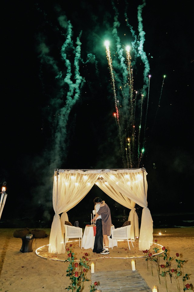 Cầu thủ Vũ Văn Thanh g&acirc;y sốt với m&agrave;n cầu h&ocirc;n bạn g&aacute;i - Ảnh 4.