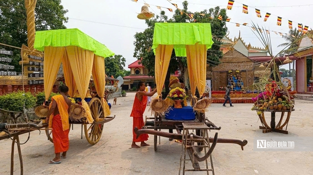 Rộn r&agrave;ng Tết Chol Chnam Thmay: Phum s&oacute;c Khmer &ldquo;bừng sắc&rdquo; đ&oacute;n năm mới - Ảnh 1.