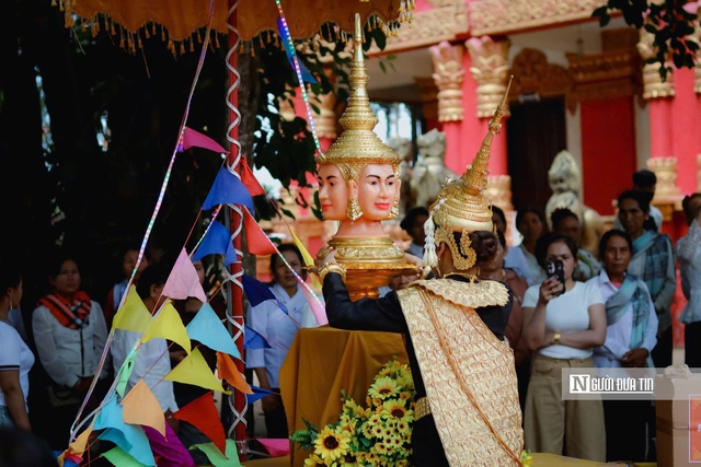 Rộn r&agrave;ng Tết Chol Chnam Thmay: Phum s&oacute;c Khmer &ldquo;bừng sắc&rdquo; đ&oacute;n năm mới - Ảnh 2.