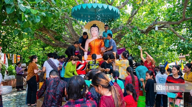 Rộn r&agrave;ng Tết Chol Chnam Thmay: Phum s&oacute;c Khmer &ldquo;bừng sắc&rdquo; đ&oacute;n năm mới - Ảnh 8.