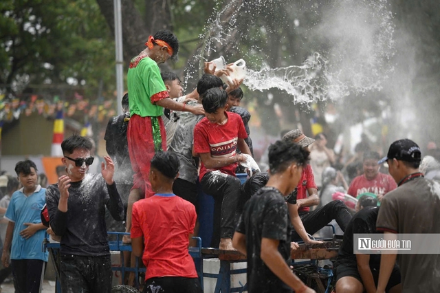 Rộn r&agrave;ng Tết Chol Chnam Thmay: Phum s&oacute;c Khmer &ldquo;bừng sắc&rdquo; đ&oacute;n năm mới - Ảnh 10.
