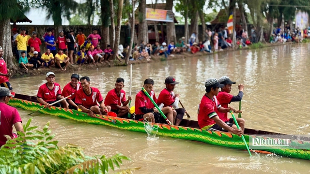 Rộn r&agrave;ng Tết Chol Chnam Thmay: Phum s&oacute;c Khmer &ldquo;bừng sắc&rdquo; đ&oacute;n năm mới - Ảnh 12.