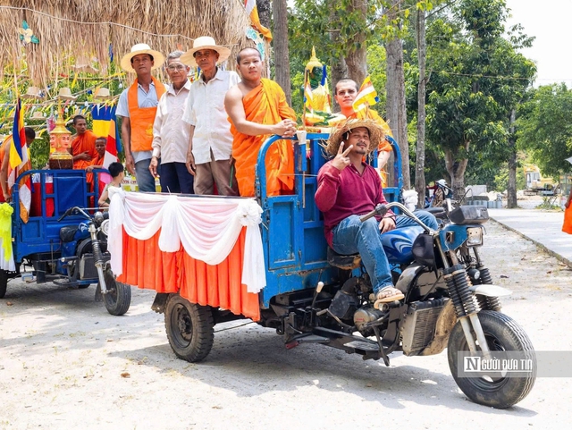Rộn r&agrave;ng Tết Chol Chnam Thmay: Phum s&oacute;c Khmer &ldquo;bừng sắc&rdquo; đ&oacute;n năm mới - Ảnh 14.