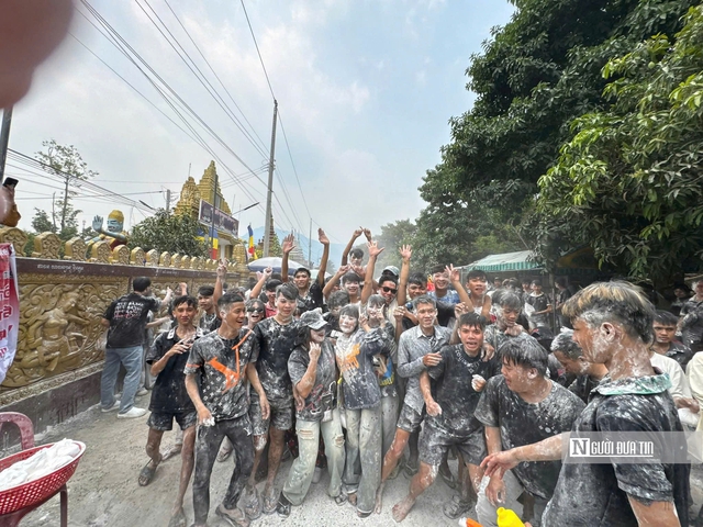 Rộn r&agrave;ng Tết Chol Chnam Thmay: Phum s&oacute;c Khmer &ldquo;bừng sắc&rdquo; đ&oacute;n năm mới - Ảnh 15.